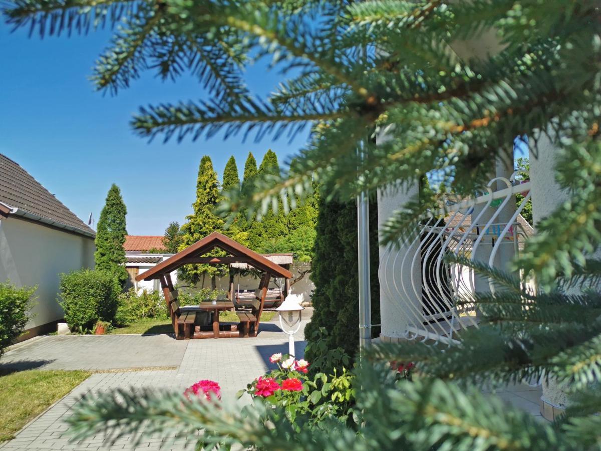 Magic Holiday Vendeghaz Hajdúszoboszló Buitenkant foto